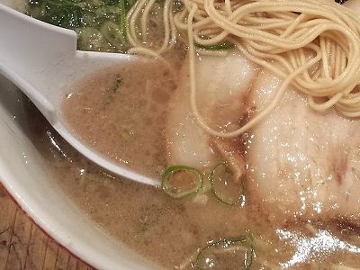 元祖博多だるまのラーメンのスープ