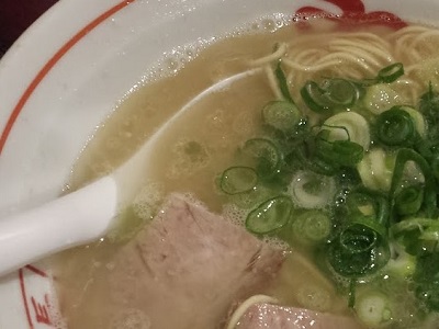 長浜屋台やまちゃん中洲店のラーメンのスープ