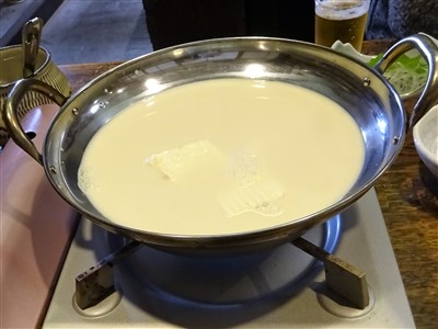 吉丁の豆乳鍋コースの鍋
